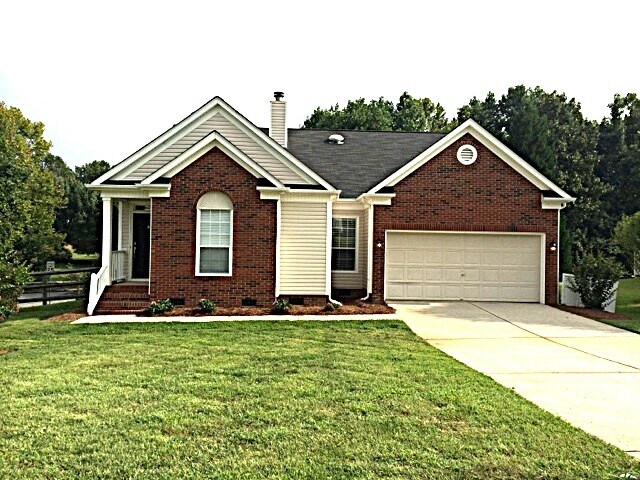 2628 Clarencefield Dr in Charlotte, NC - Building Photo