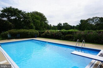 927 Fairway Dr NE in Vienna, VA - Building Photo - Building Photo