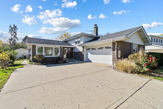 property at 2430 S Shag Bark Trail