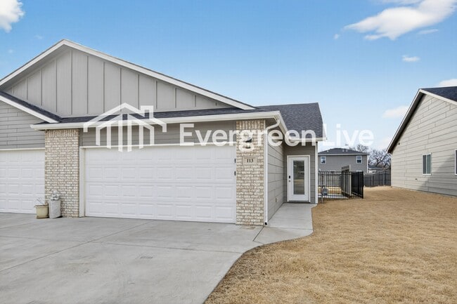 113 E Santa Fe Cir in Mulvane, KS - Building Photo - Building Photo