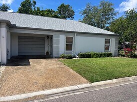 8372 Candlewood Rd in Seminole, FL - Building Photo