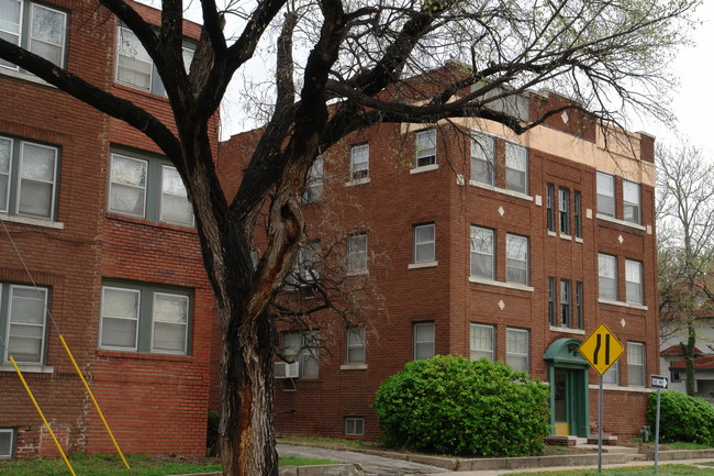 College Hill Apartments in Wichita, KS - Building Photo - Building Photo