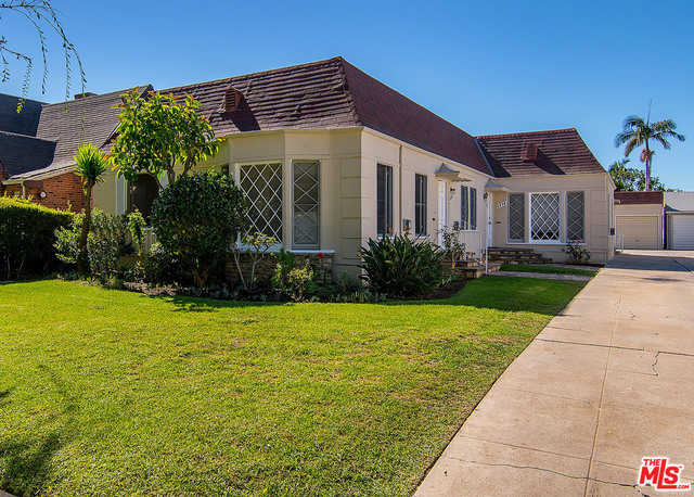 6454 San Vicente Blvd in Los Angeles, CA - Foto de edificio - Building Photo