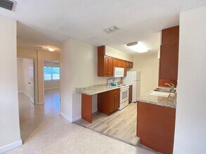 Enjoy Downtown living in this 2/1 Duplex!! in Orlando, FL - Building Photo - Building Photo