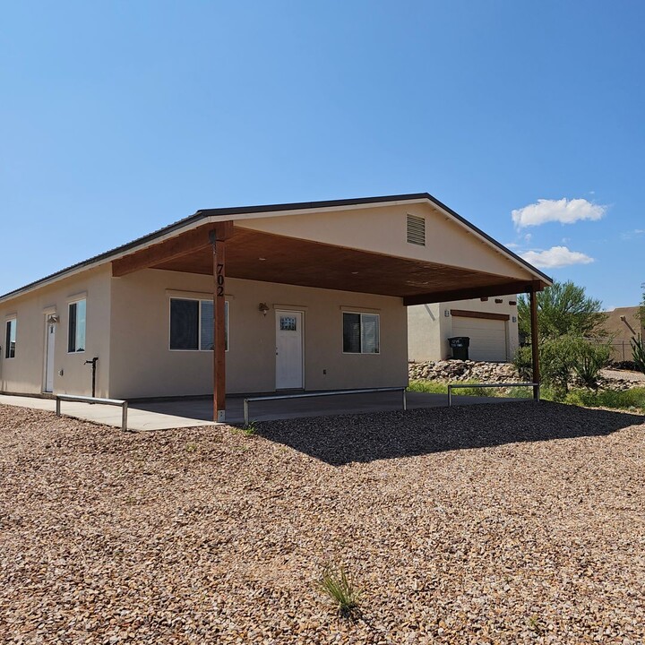 702 N Ironwood Rd in Benson, AZ - Building Photo