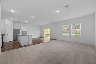 612 Craven St in Montgomery, TX - Building Photo - Building Photo