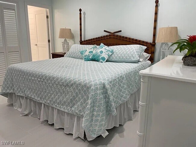 property at 2100 Gulf Shore Blvd N