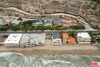 25121 Malibu Rd in Malibu, CA - Building Photo - Building Photo
