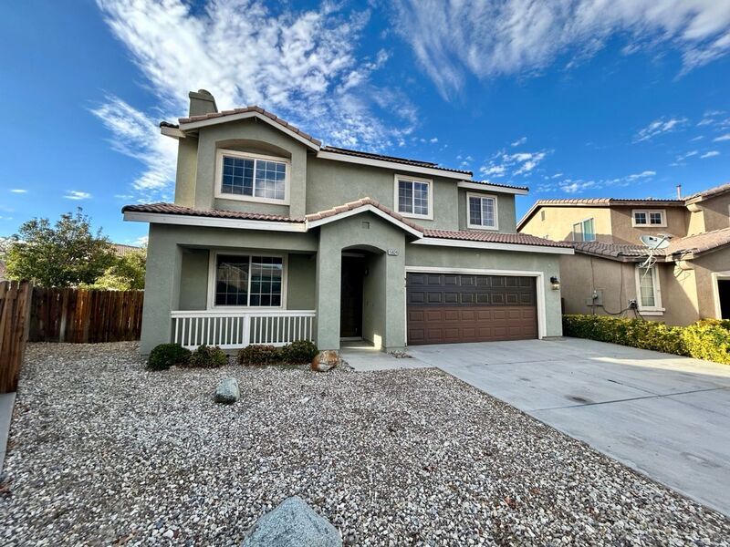 15624 Choctaw Ct in Victorville, CA - Building Photo