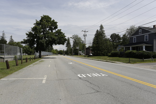 407-409 Nashua St in Milford, NH - Building Photo - Building Photo