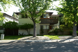 260 Waverley St in Menlo Park, CA - Foto de edificio - Building Photo