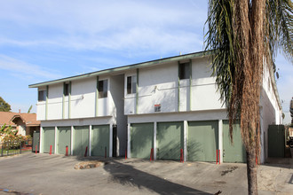 1050 Gaviota Ave in Long Beach, CA - Foto de edificio - Building Photo