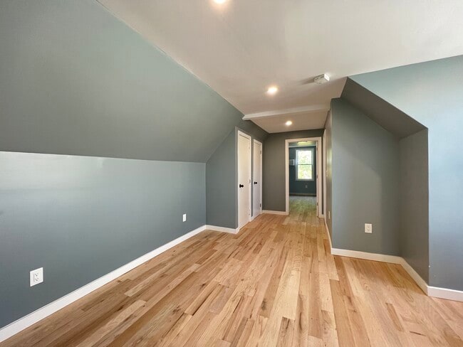 28 E 47th St, Unit 2 in Bayonne, NJ - Building Photo - Building Photo