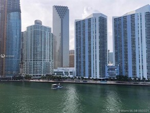 888 Brickell Key Dr in Miami, FL - Building Photo - Building Photo