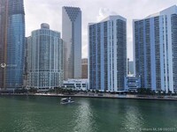 888 Brickell Key Dr, Unit 2512 in Miami, FL - Foto de edificio - Building Photo