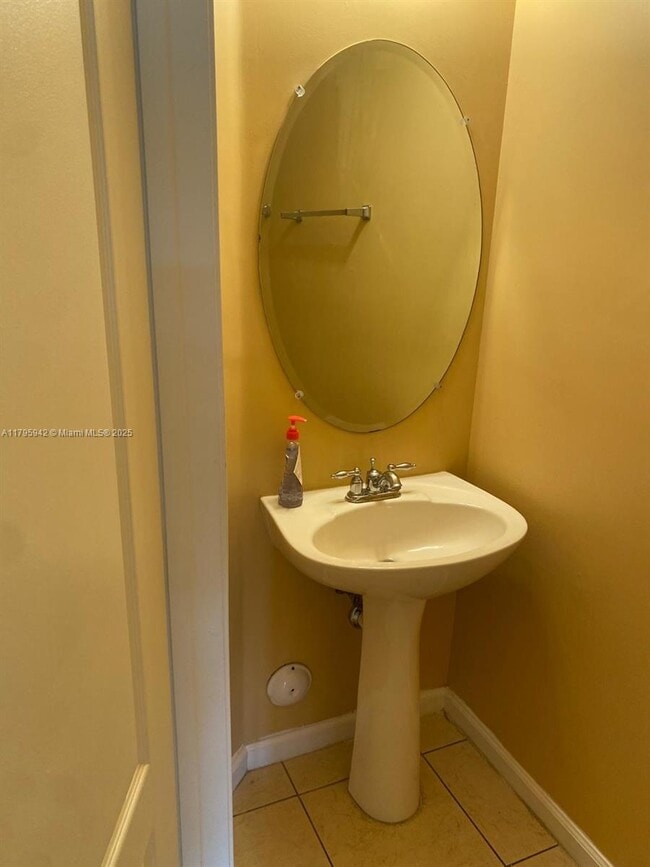 2832 SW 81st Ave in Miramar, FL - Building Photo - Building Photo