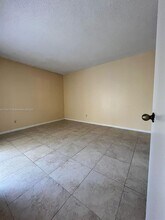 3470 Foxcroft Rd in Miramar, FL - Building Photo - Building Photo