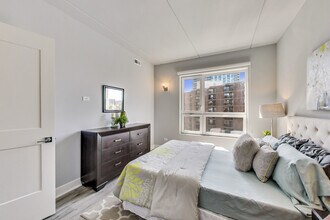 300 division, Unit 708 in Chicago, IL - Building Photo - Building Photo