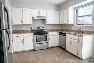 1370 Oakland Ave, Unit Unit #6 in Fayetteville, AR - Foto de edificio - Building Photo