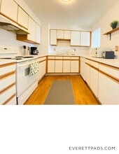 30 Chelsea St in Everett, MA - Building Photo - Building Photo