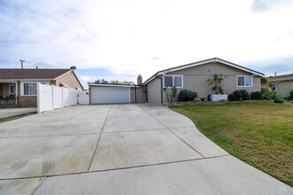 14446 San Dieguito Dr in La Mirada, CA - Building Photo - Building Photo