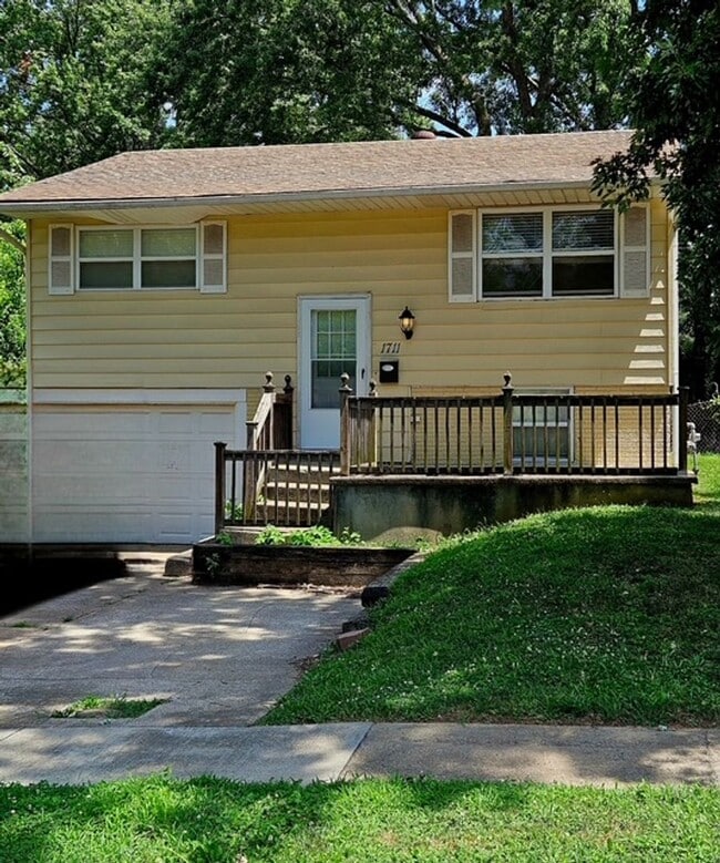 1711 Viking Dr in Independence, MO - Building Photo - Building Photo