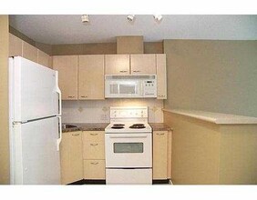 1367 Alberni St in Vancouver, BC - Building Photo - Building Photo