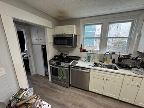 11 Burnham St, Unit 1 in Somerville, MA - Building Photo - Building Photo