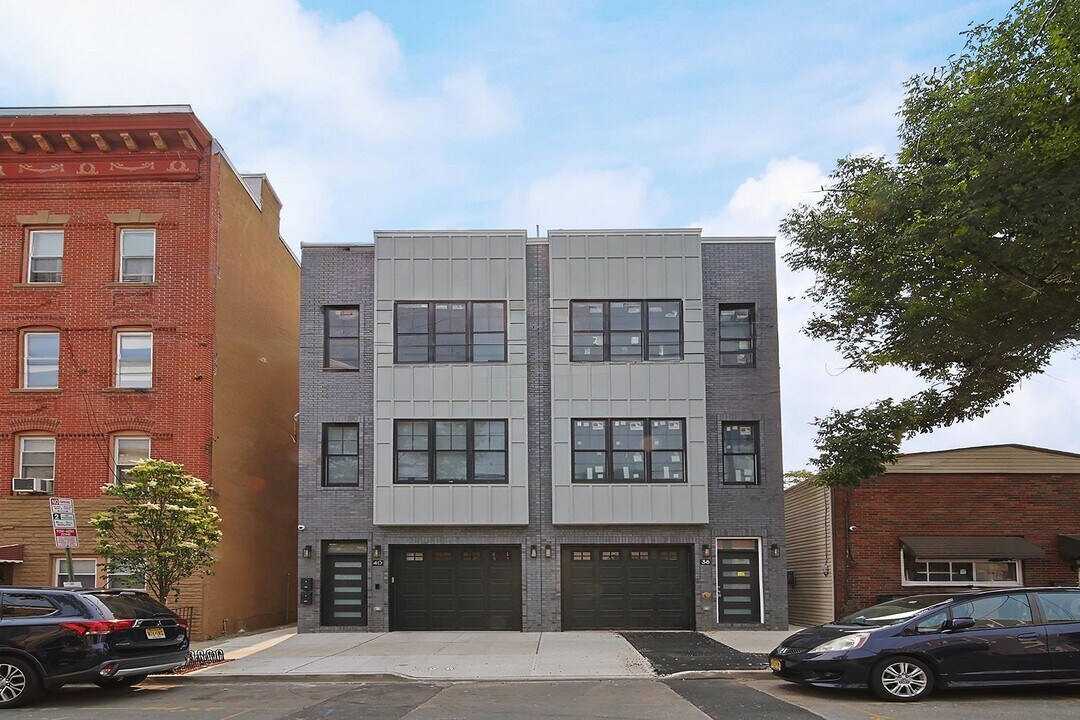 40 Wright Ave in Jersey City, NJ - Building Photo