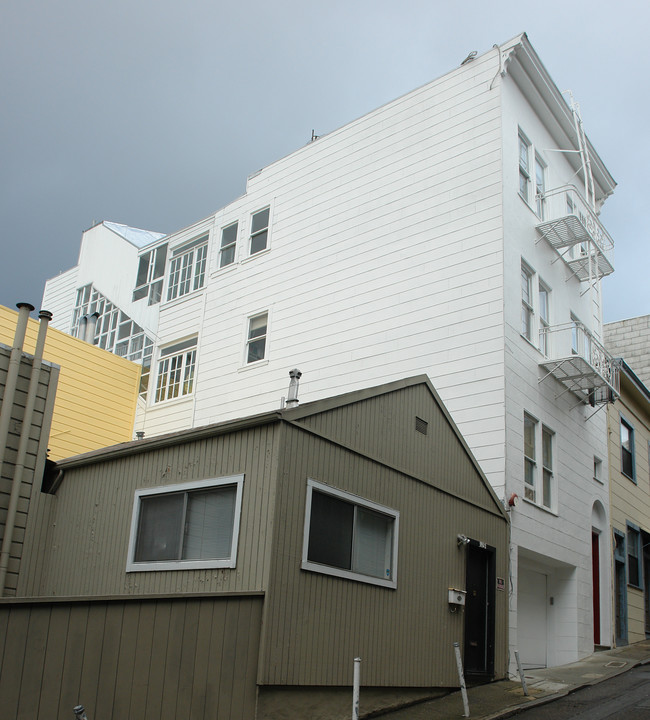 121 Varennes St in San Francisco, CA - Building Photo