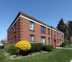 572-594 Trethewey Dr in Toronto, ON - Building Photo - Building Photo