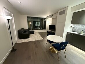 2510 6th Ave, Unit 505 in Seattle, WA - Foto de edificio - Building Photo