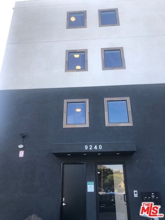 9240 National Blvd in Los Angeles, CA - Building Photo - Building Photo