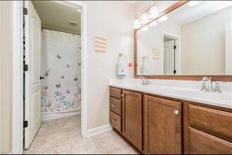 5027 Forbes Ave NW in Massillon, OH - Foto de edificio - Building Photo