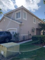 2070 Madeira Dr in Weston, FL - Building Photo