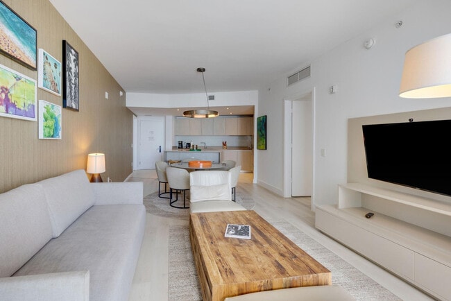 4111 S Ocean Dr in Hollywood, FL - Building Photo - Building Photo