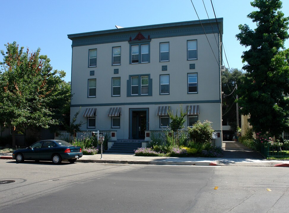 Rosemont Apartments in Santa Rosa, CA - Building Photo