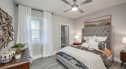 529 Barker-Clodine Rd in Houston, TX - Building Photo - Building Photo