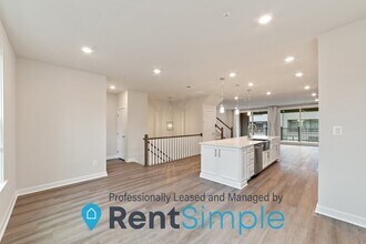 12883 Sunrise Ridge Aly in Herndon, VA - Building Photo - Building Photo