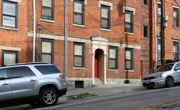 1725 Sycamore St in Cincinnati, OH - Foto de edificio - Building Photo