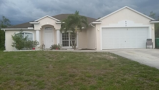 property at 992 SW McComkle Ave