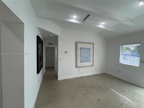 8235 NE 2nd Ct in Miami, FL - Building Photo - Building Photo