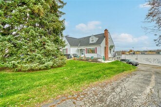 1070 Gravel Rd in Webster, NY - Building Photo - Building Photo