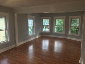 107 Reservoir Ave, Unit 3rd Floor in Pawtucket, RI - Foto de edificio - Building Photo