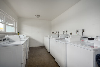 Ventura Gardens Apartments in Sacramento, CA - Building Photo - Interior Photo