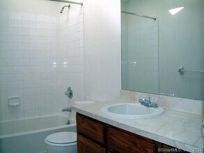 124 Coalpit Hill Rd in Danbury, CT - Building Photo - Building Photo