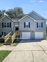 305 Renee Dawn Ct in Riverdale, GA - Building Photo