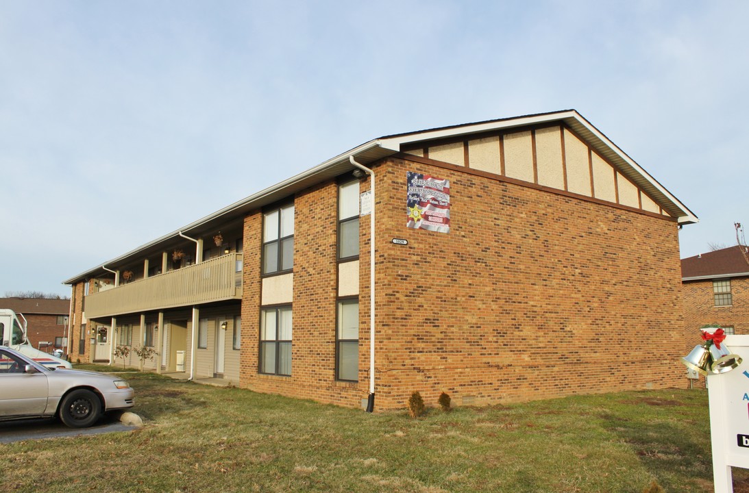 Bouse Apartments in Belleville, IL - Building Photo