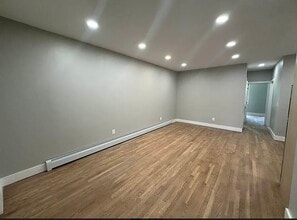 818 Macdonough St, Unit 3 in Brooklyn, NY - Foto de edificio - Building Photo