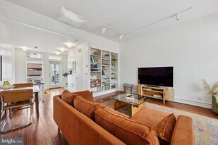 1731 Bainbridge St in Philadelphia, PA - Building Photo